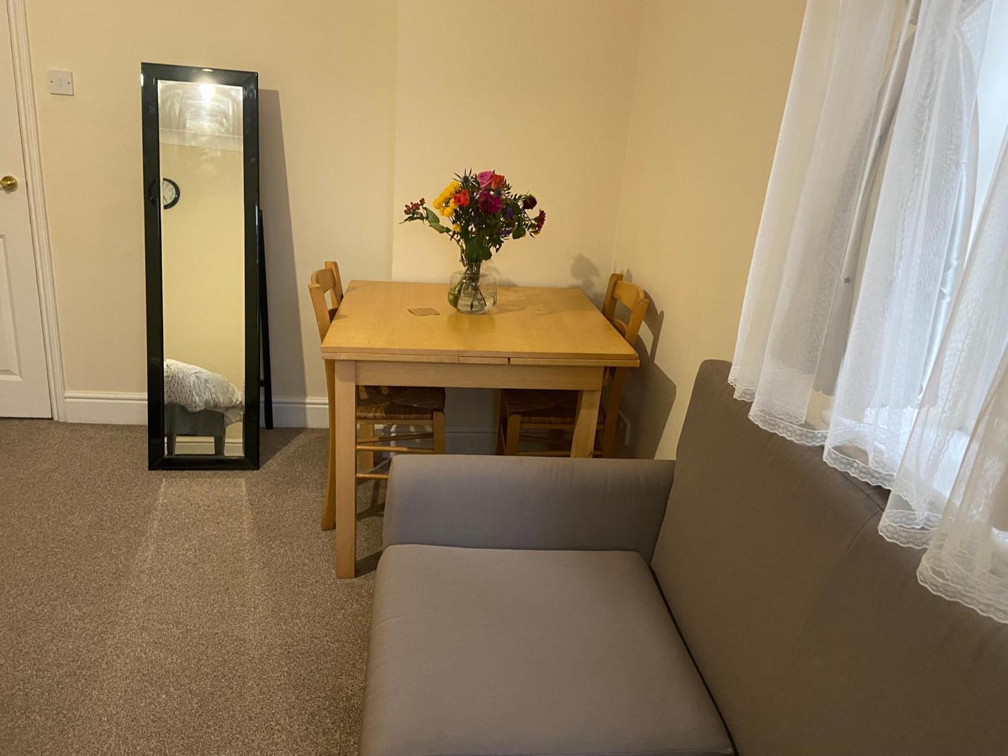 Large Double Bed And Bathroom Oxford Exteriör bild